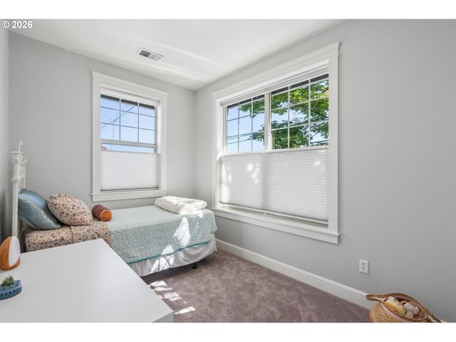 326 Ne MORGAN St 8-3, Portland, OR 97211