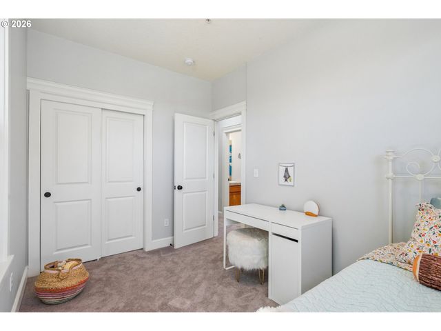 326 Ne MORGAN St 8-3, Portland, OR 97211