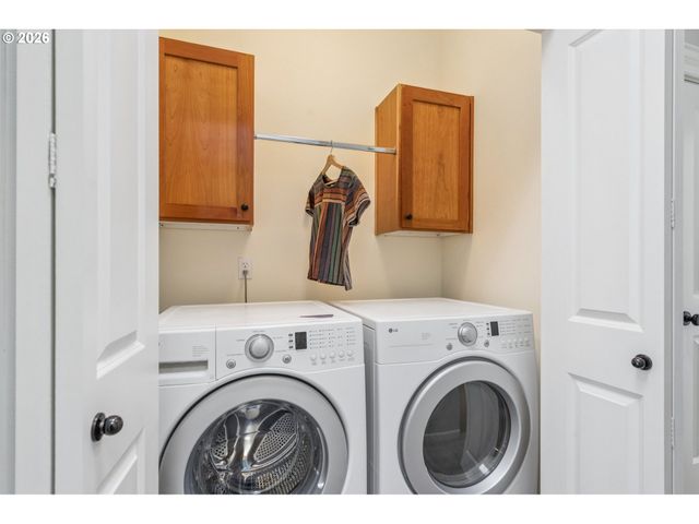 326 Ne MORGAN St 8-3, Portland, OR 97211