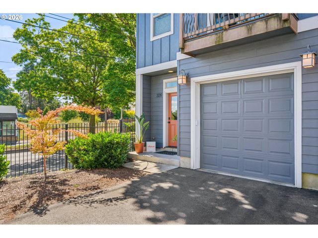 326 Ne MORGAN St 8-3, Portland, OR 97211