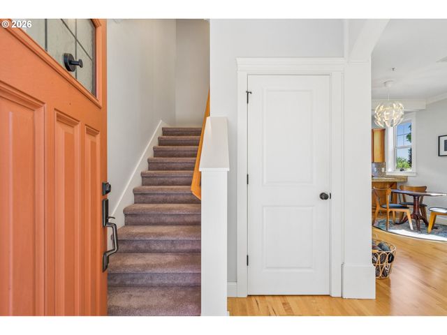 326 Ne MORGAN St 8-3, Portland, OR 97211