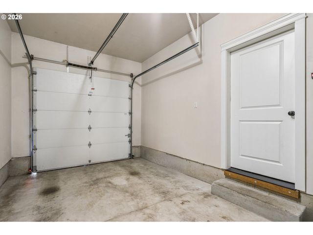 326 Ne MORGAN St 8-3, Portland, OR 97211