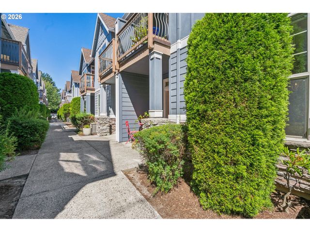 326 Ne MORGAN St 8-3, Portland, OR 97211
