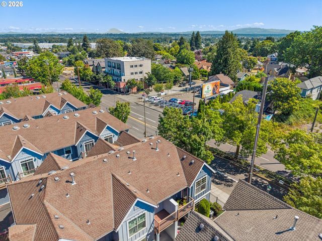 326 Ne MORGAN St 8-3, Portland, OR 97211