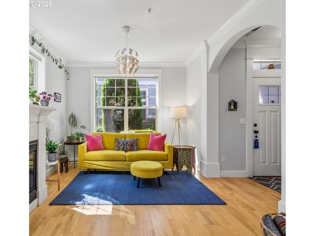 326 Ne MORGAN St 8-3, Portland, OR 97211