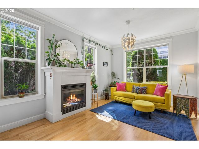 326 Ne MORGAN St 8-3, Portland, OR 97211