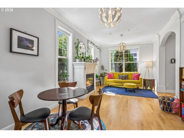 326 Ne MORGAN St 8-3, Portland, OR 97211