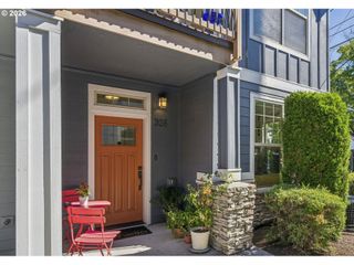 326 Ne MORGAN St 8-3, Portland, OR 97211