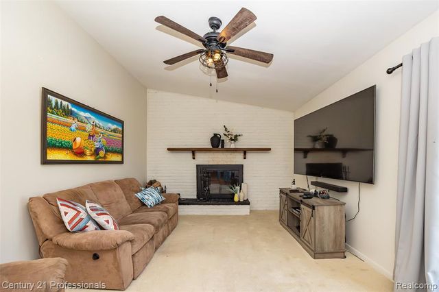 808 Oak Ridge Court, Brighton, MI 48116