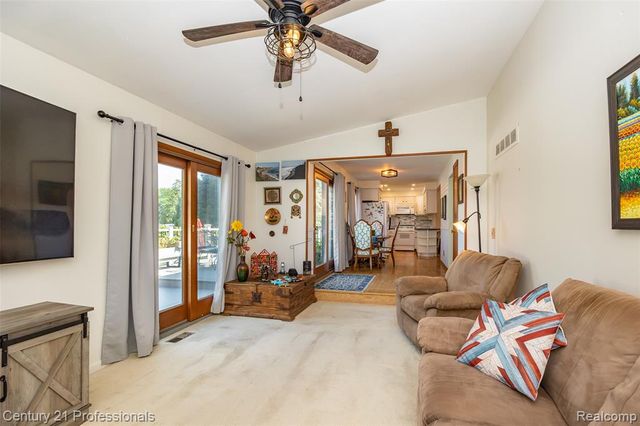 808 Oak Ridge Court, Brighton, MI 48116