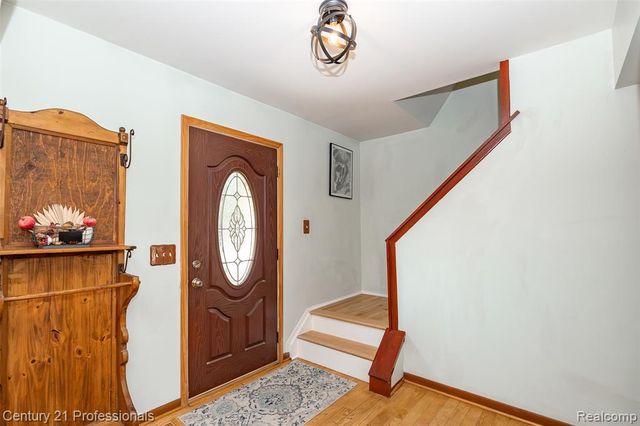 808 Oak Ridge Court, Brighton, MI 48116