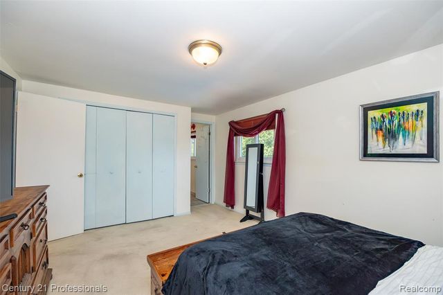 808 Oak Ridge Court, Brighton, MI 48116