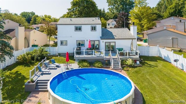 808 Oak Ridge Court, Brighton, MI 48116