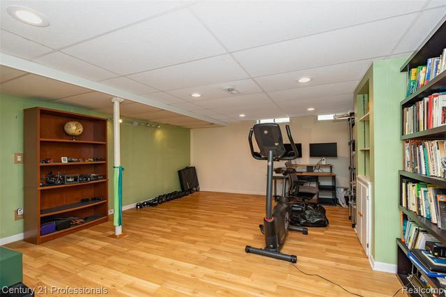 808 Oak Ridge Court, Brighton, MI 48116