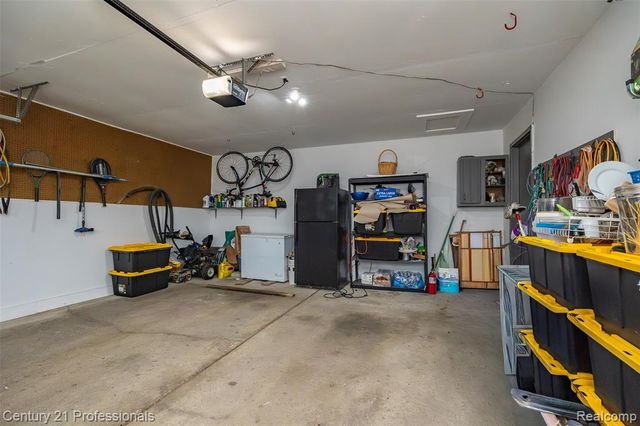 808 Oak Ridge Court, Brighton, MI 48116