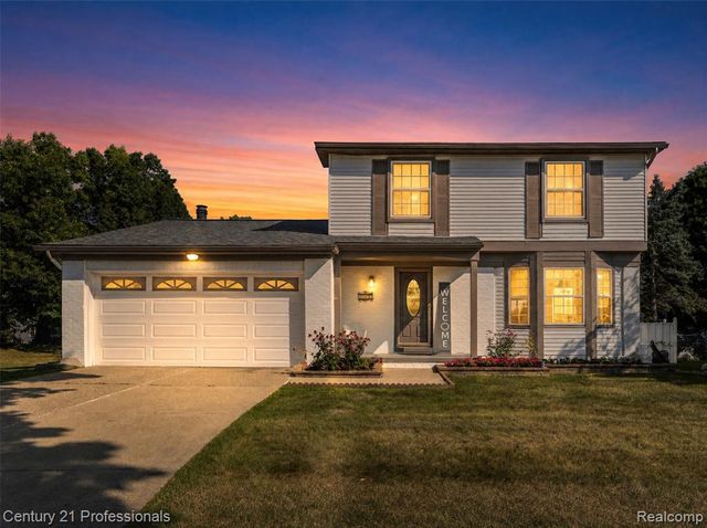 808 Oak Ridge Court, Brighton, MI 48116