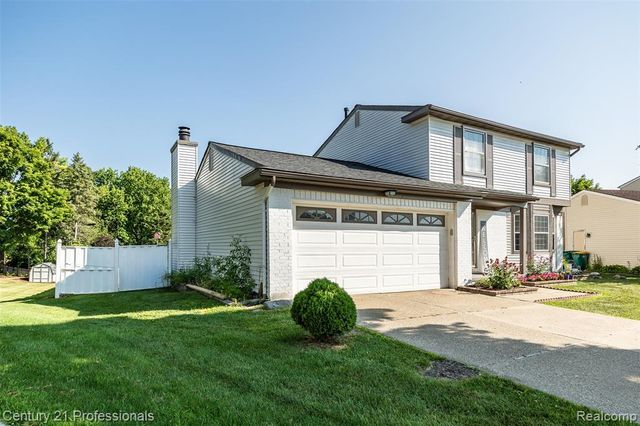 808 Oak Ridge Court, Brighton, MI 48116