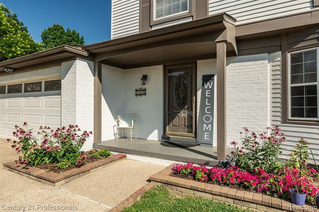 808 Oak Ridge Court, Brighton, MI 48116