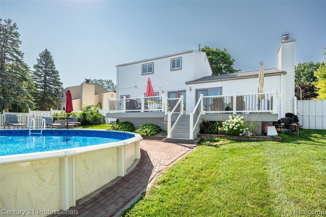 808 Oak Ridge Court, Brighton, MI 48116