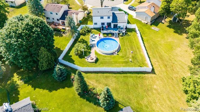 808 Oak Ridge Court, Brighton, MI 48116