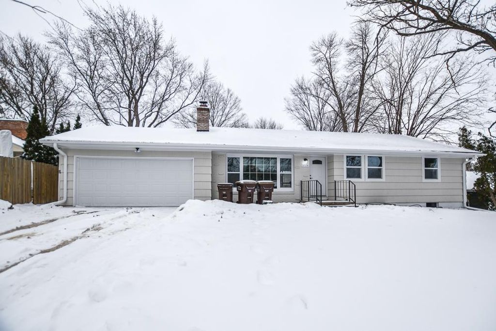 3709 W 102nd Street, Bloomington, MN 55431