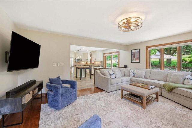 W343N6980 W Circle DRIVE, Oconomowoc, WI 53066