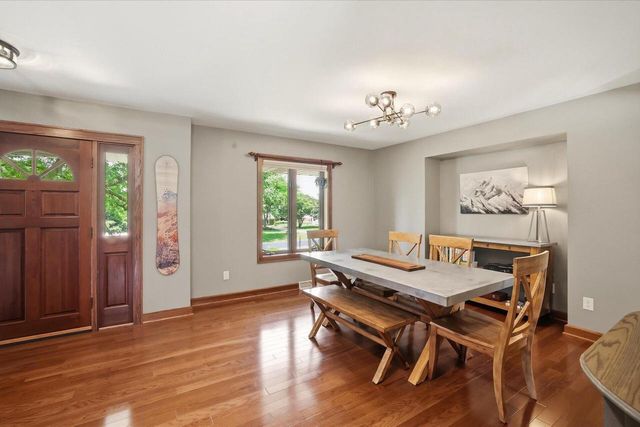 W343N6980 W Circle DRIVE, Oconomowoc, WI 53066