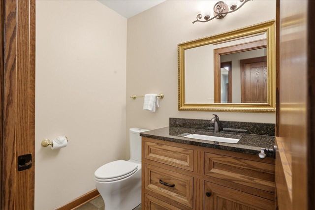 W343N6980 W Circle DRIVE, Oconomowoc, WI 53066