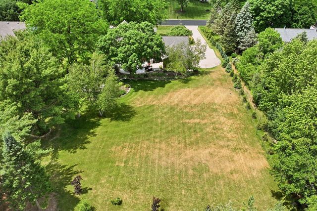 W343N6980 W Circle DRIVE, Oconomowoc, WI 53066