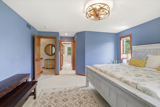 W343N6980 W Circle DRIVE, Oconomowoc, WI 53066