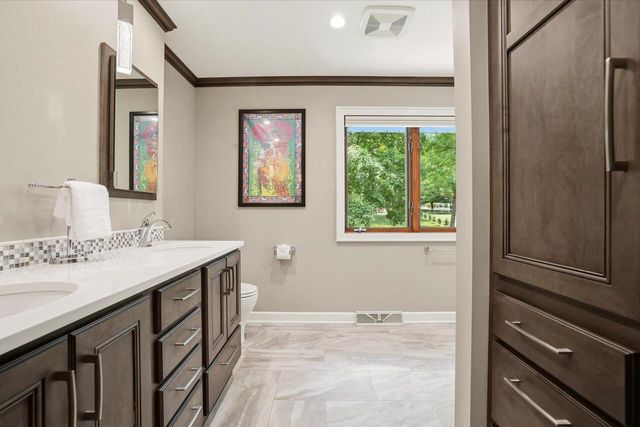 W343N6980 W Circle DRIVE, Oconomowoc, WI 53066