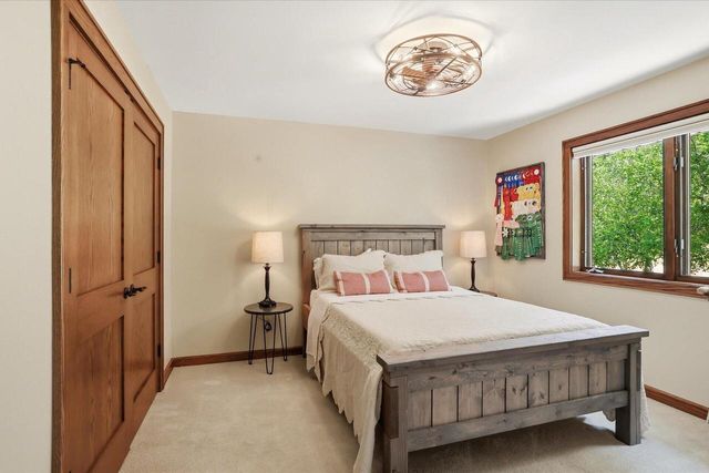 W343N6980 W Circle DRIVE, Oconomowoc, WI 53066