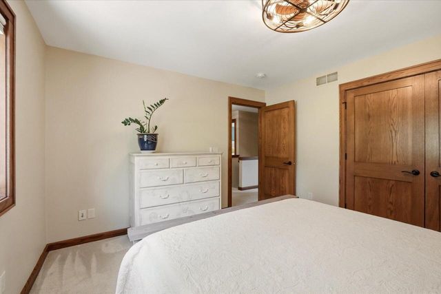 W343N6980 W Circle DRIVE, Oconomowoc, WI 53066