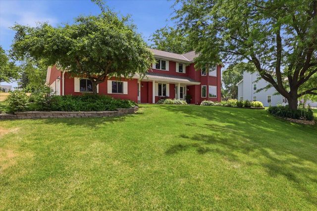 W343N6980 W Circle DRIVE, Oconomowoc, WI 53066