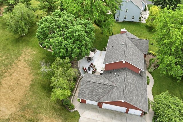 W343N6980 W Circle DRIVE, Oconomowoc, WI 53066