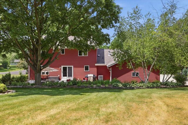 W343N6980 W Circle DRIVE, Oconomowoc, WI 53066