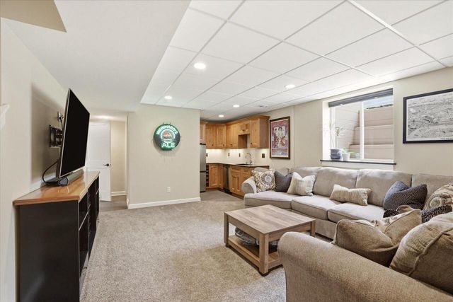 W343N6980 W Circle DRIVE, Oconomowoc, WI 53066