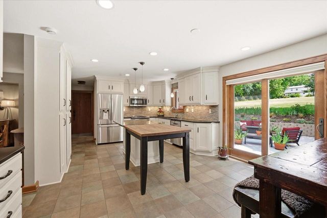 W343N6980 W Circle DRIVE, Oconomowoc, WI 53066