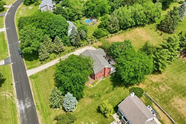 W343N6980 W Circle DRIVE, Oconomowoc, WI 53066