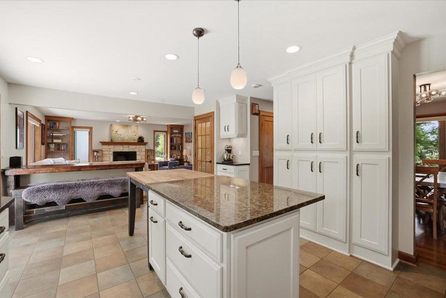 W343N6980 W Circle DRIVE, Oconomowoc, WI 53066