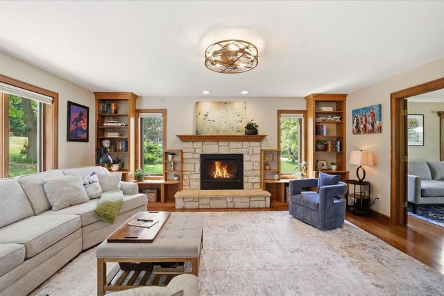 W343N6980 W Circle DRIVE, Oconomowoc, WI 53066