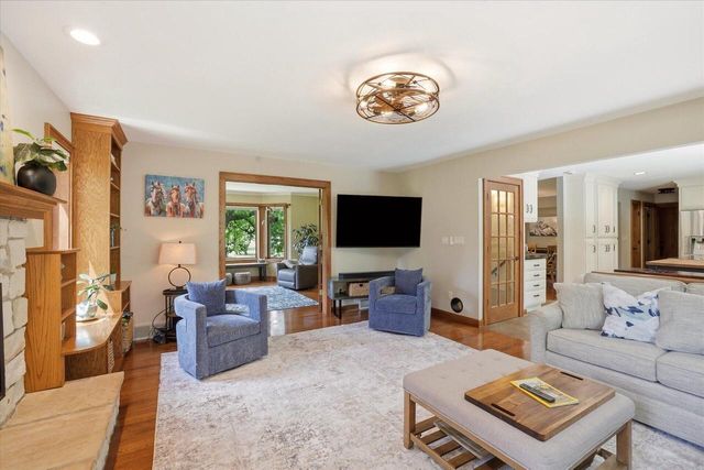 W343N6980 W Circle DRIVE, Oconomowoc, WI 53066