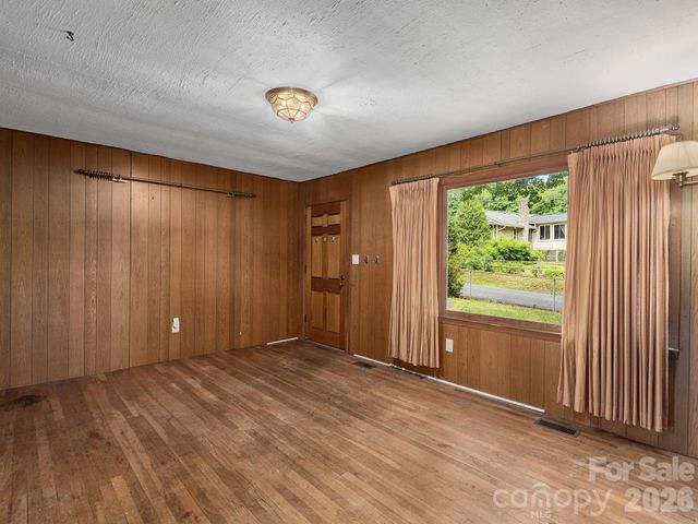 807 N Cherokee Avenue, Black Mountain, NC 28711