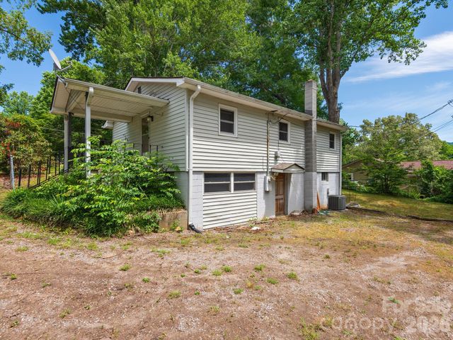 807 N Cherokee Avenue, Black Mountain, NC 28711