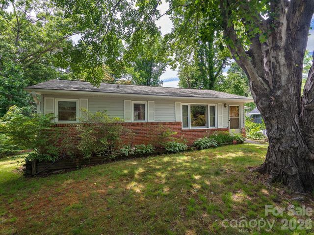 807 N Cherokee Avenue, Black Mountain, NC 28711