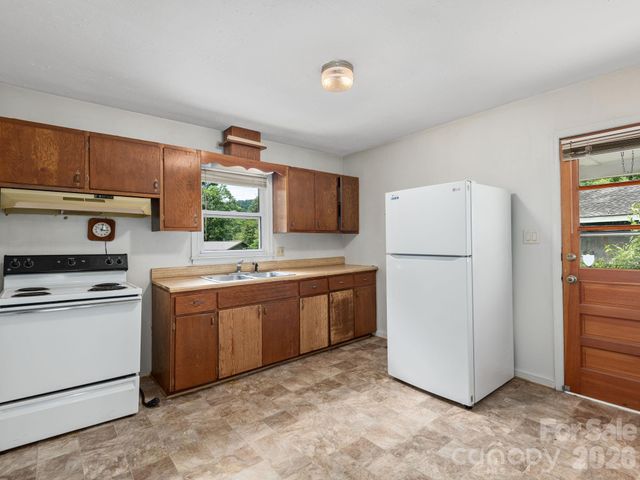 807 N Cherokee Avenue, Black Mountain, NC 28711