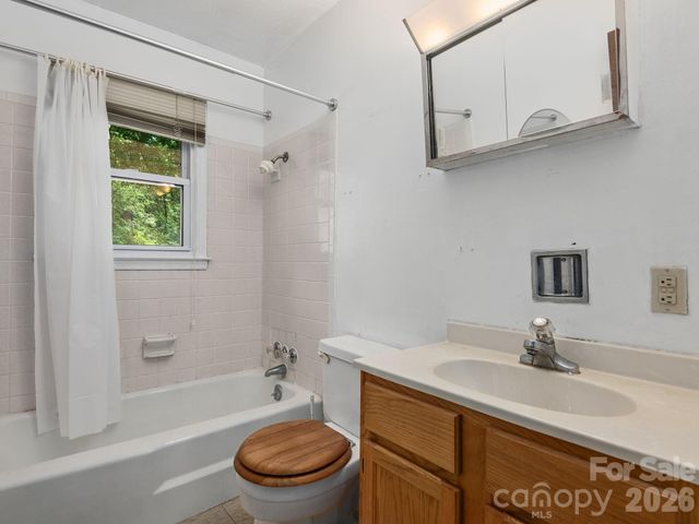 807 N Cherokee Avenue, Black Mountain, NC 28711