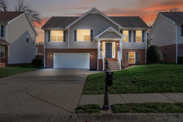 541 Parkvue Village Way, Clarksville, TN 37043