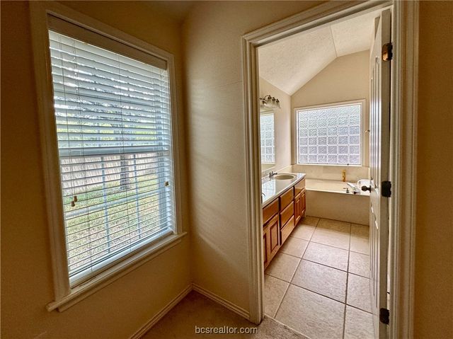 4202 Camber Court, College Station, TX 77845