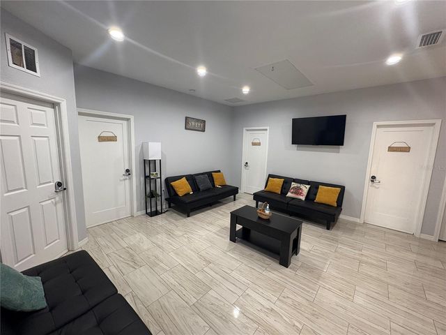 3715 VALLEY TREE DRIVE, Tampa, FL 33610